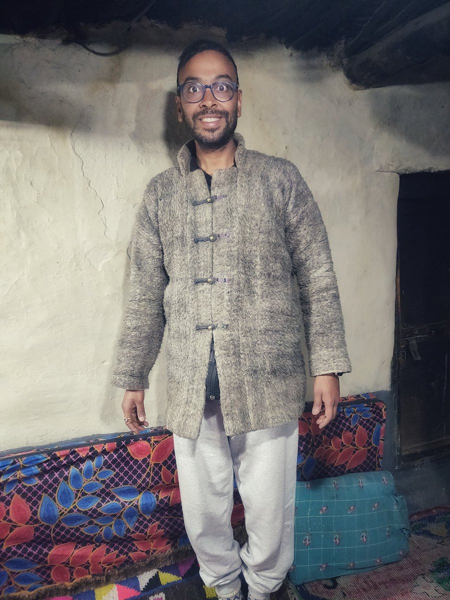 travelshoebum's tweet photo. While the so called 'developed' parts of India might consider the fashion of the high altitude dwellers rudimentary; there is nothing remotely basic about this handmade wonder in the ancient Kingdom of Zanskar. 

Meant for very cold climates. 

#Zanskar #handmadetextiles https://t.co/QUD67ANs6V