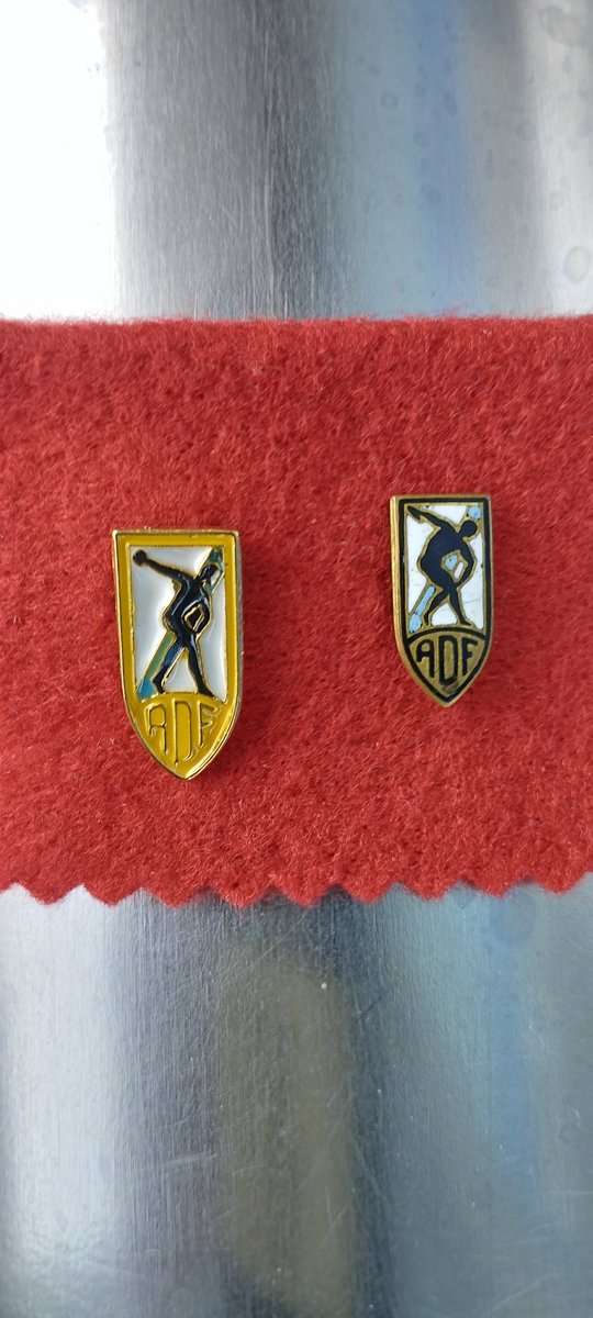 Sobre el escudo de la <a href="/ad_ferroviaria/">AD Ferroviaria</a> no habrá consulta a sus socios porque no ha cambiado. 104 años igual. Y entre los clubs madrileños centenarios es el único cuyo nombre no ha sufrido variación alguna desde su fundación.