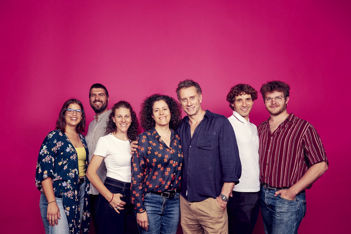 <a href="/VVAA_collective/">VVAA col•lectiu</a> <a href="/JMMestres/">Josep Maria Mestres</a> <a href="/ma_raio/">miquel àngel raió</a> @joanyago <a href="/SerranoAnna/">Anna Serrano</a> <a href="/grossemajench/">max ⚔️</a> <a href="/rius_marc/">Marc Rius Utset</a> <a href="/JMastrid/">Àstrid Janer</a> <a href="/lalaurapau/">Laura Pau</a> <a href="/LluisaCastell/">Lluïsa Castell</a> @_LaRivers_ <a href="/muntsa_alcaniz/">Muntsa Alcañiz</a> @AlbertMenxil <a href="/marcsalicru/">Marc Salicrú</a> 💝 Més fitxatges de la temporada #TNC20232024!

1. Jordi Prat i Coll dirigirà #ElsCriminalsTNC. Un text de Ferdinand Bruckner sobre els límits de la justícia.
2. Amb la <a href="/Sala_Trono/">Sala Trono Tarragona</a> coproduim #AmnèsiaTNC, una comèdia de l'argentí <a href="/nelsonvalenteok/">Nelson Valente</a>.

👉 tnc.cat/ca/espectacles…