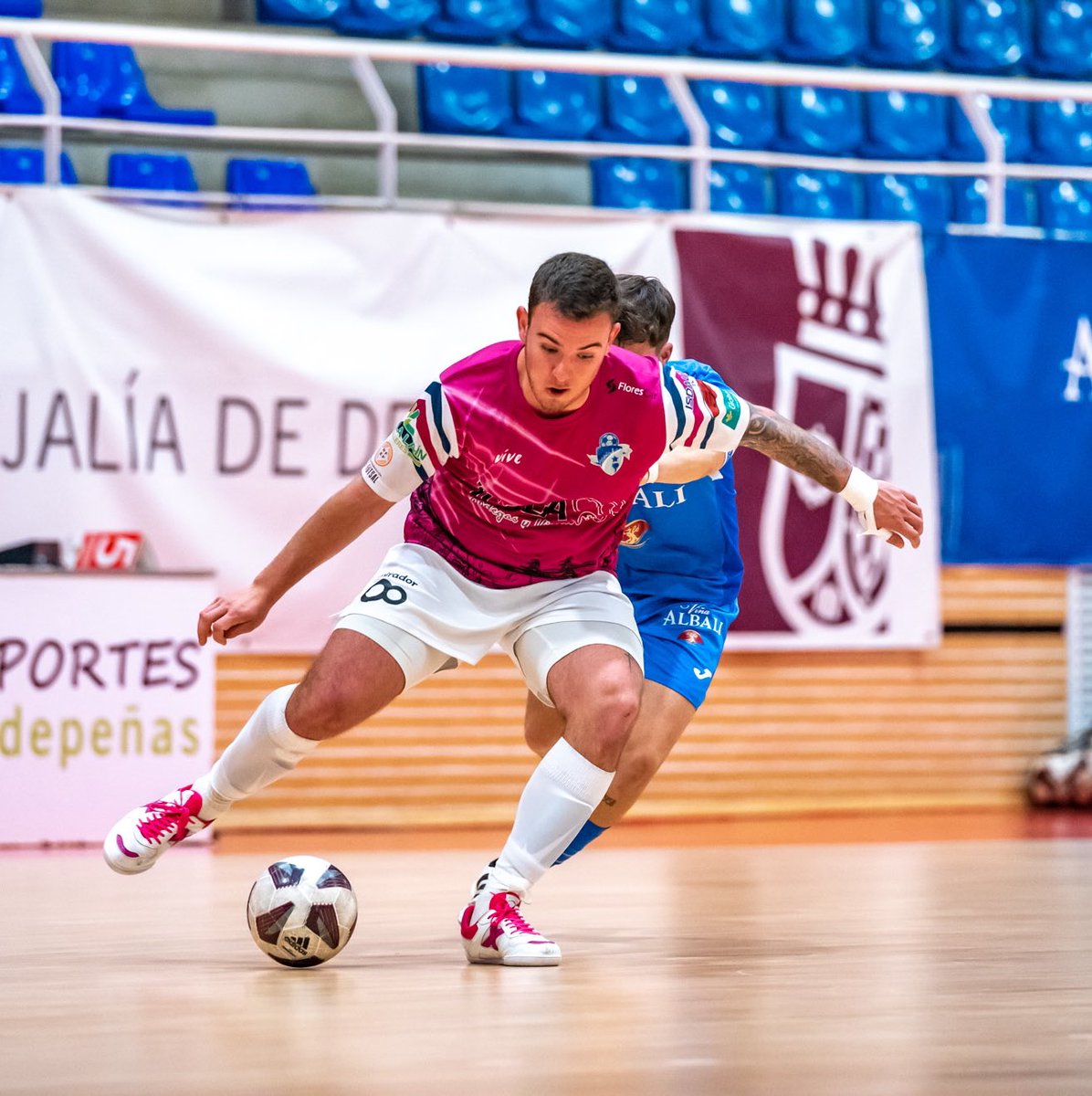 ivancabrerolase's tweet photo. [HIGHLIGHTS &amp; GOALS]
Iván Cabrero
Pívot 
22 años

https://t.co/El5GQX67uE https://t.co/9fRynVz94q