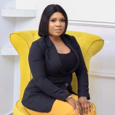 chiefTochi's tweet photo. @Yemi__Ajayi Patronise me aunty Fanta face and cook fingers we have correct skincare very affordable 😊 https://t.co/4TZ0tBULe0