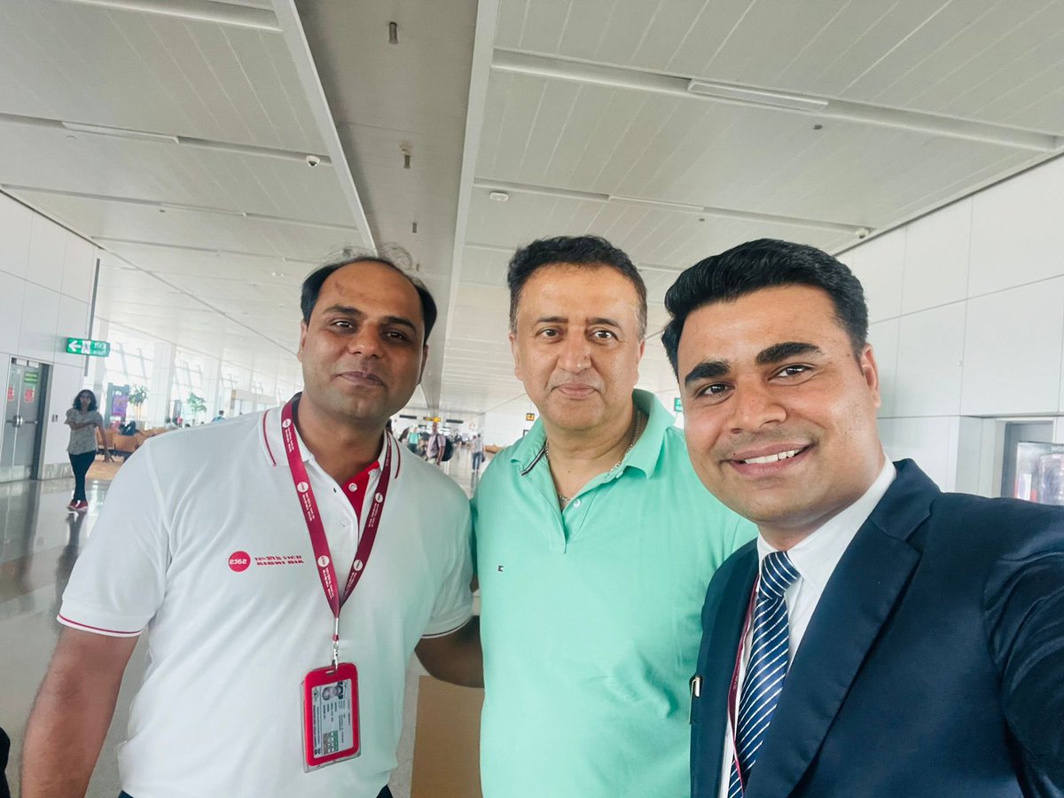 wali_ajay's tweet photo. @airindia Had a pleasure of meeting Dinesh rao manager - customer services , Mr. Kasim Ali - senior manager - customer services Air India. They extended their apology and contingent situation led to this and not a normal affair. They waited at the gate to do so. Appreciate. https://t.co/ORKbLxeCVy