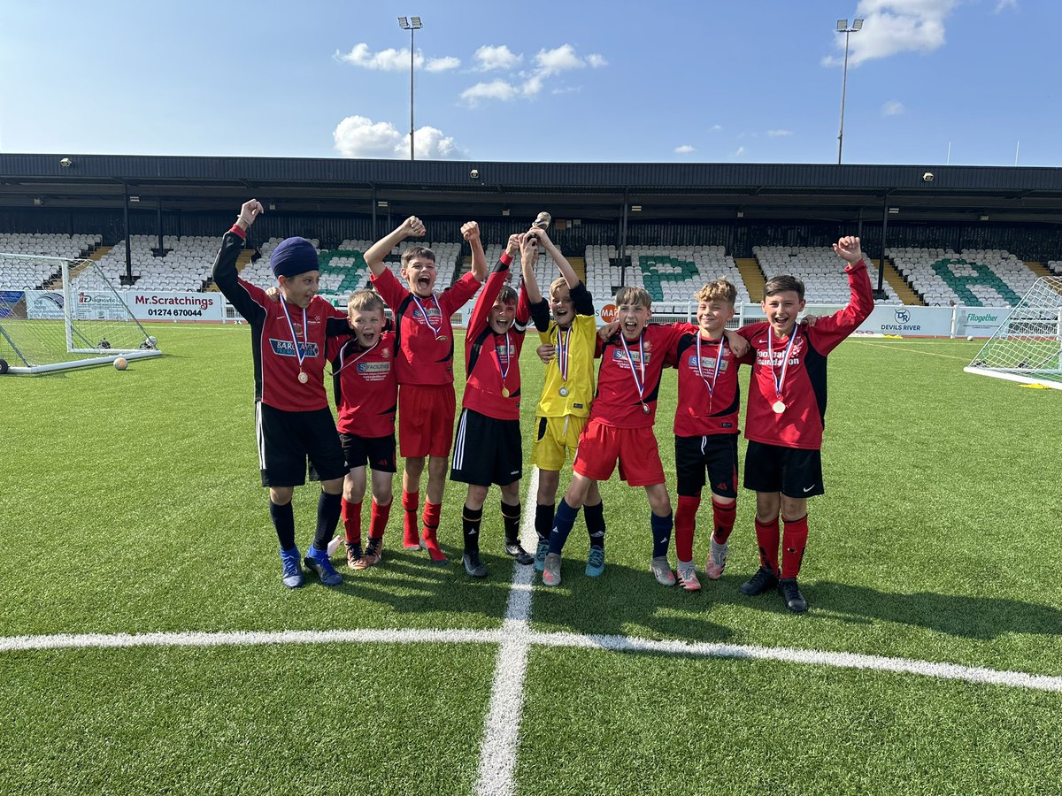 Great week for our schools as <a href="/LowAshPrimary1/">Low Ash Primary</a> stepped up to the challenge at an incredibly competitive U11 football finals yesterday &amp; came out winners. Big Congratulations to everybody involved 👏🏻⚽️