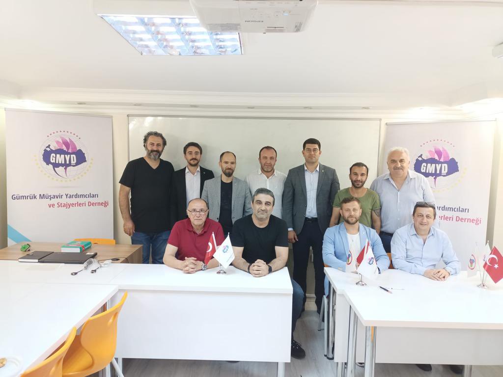 rpbahcelievler's tweet photo. STK Başkanımız #Furkan Türk ve yönetim kadrosuyla birlikte sorunlarını bizlerle paylaşmış olup gelecekte daha iyi adımlar atma konusunda bilgi alışverişi yapışmıştır
#igmd
#gümrükmüşaviri
#gümrükstajeri
@ErbakanFatih
@MetinTurk_
@rprefahpartisi
@rpmustafadogan https://t.co/Hwoogh7Ivf