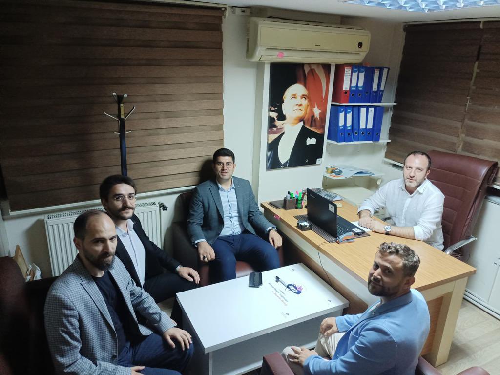 rpbahcelievler's tweet photo. STK Başkanımız #Furkan Türk ve yönetim kadrosuyla birlikte sorunlarını bizlerle paylaşmış olup gelecekte daha iyi adımlar atma konusunda bilgi alışverişi yapışmıştır
#igmd
#gümrükmüşaviri
#gümrükstajeri
@ErbakanFatih
@MetinTurk_
@rprefahpartisi
@rpmustafadogan https://t.co/Hwoogh7Ivf