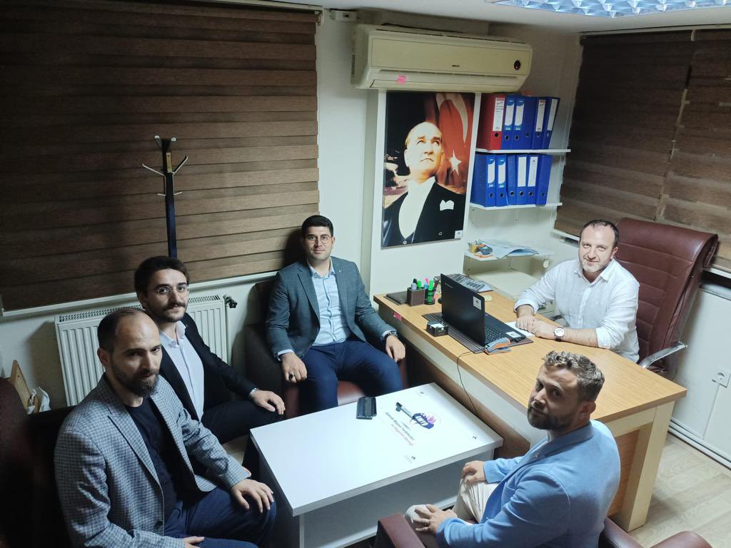rpbahcelievler's tweet photo. STK Başkanımız #Furkan Türk ve yönetim kadrosuyla birlikte sorunlarını bizlerle paylaşmış olup gelecekte daha iyi adımlar atma konusunda bilgi alışverişi yapışmıştır
#igmd
#gümrükmüşaviri
#gümrükstajeri
@ErbakanFatih
@MetinTurk_
@rprefahpartisi
@rpmustafadogan https://t.co/Hwoogh7Ivf