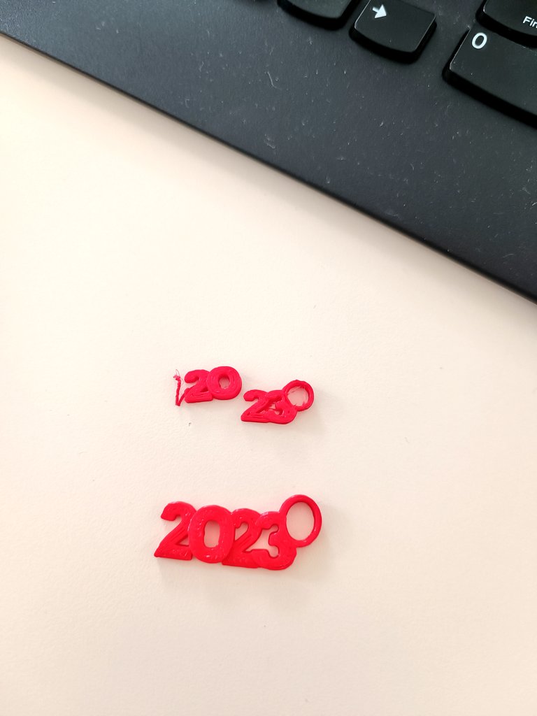 classedesmakers's tweet image. Nous préparons la cérémonie de fin d&apos;année des CM2, nous fabriquons des chapeaux et dans le pompon il y aura un petit 2023 imprimé en 3D. #fablabalecole