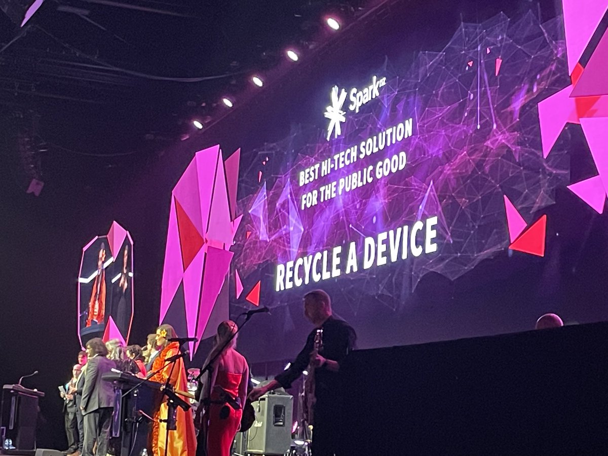 Rai_NZ's tweet photo. Great to be part of an organisation is recognising Hi-Tech NZ, congratulations to the Recycle a device team 🤙🏼 #HTANZ https://t.co/chRYcsUcEI