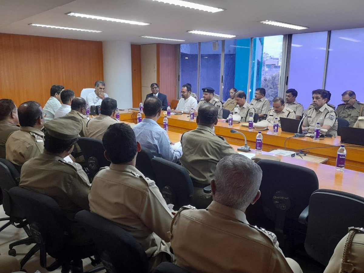 T-74 Dr. K. N. Raghavan,Chief Commissioner, Pune Zone reviewed various areas of work including ongoing infrastructure projects and held a meeting with officers and staff of Kolhapur Commissionerate on 22.06.2023 <a href="/cgstcuspunezone/">CGST & Customs Pune Zone</a> <a href="/cbic_india/">CBIC</a>