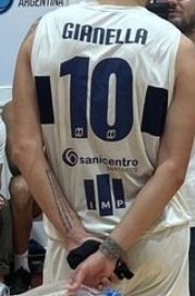 AzulGimnasia's tweet photo. GIMNASIA BÁSQUET 🏀
NICOLÁS GIANELLA estará este viernes en el Poli, de 17 a 20 horas jugando torneos de triples. Si te animas y le ganas te llevas una entrada para el homenaje que se realizará el sábado 1 de julio.
#CGE #GELP #Gimnasia #AguanteGimnasia #BÁSQUET https://t.co/uXROw8ZxU2