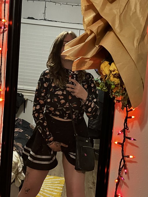 What&rsquo;s everyone else doing tonight? 💄 👁️🌸 https://t.co/X95tlsGixq<a href="/tag/newprofilepic"class="tags"><span>#newprofilepic</span></a>