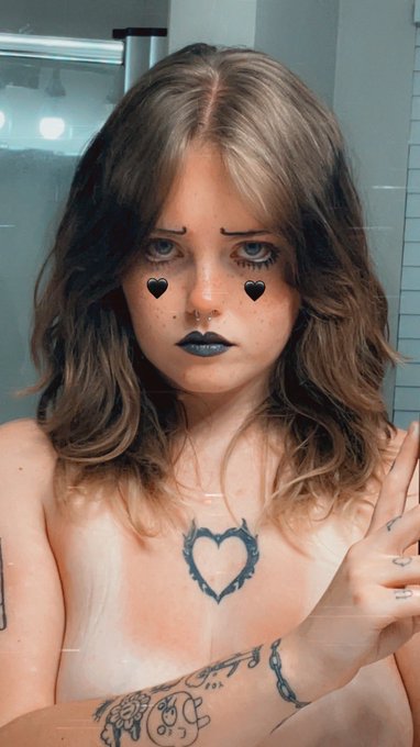 What&rsquo;s everyone else doing tonight? 💄 👁️🌸 https://t.co/X95tlsGixq<a href="/tag/newprofilepic"class="tags"><span>#newprofilepic</span></a>