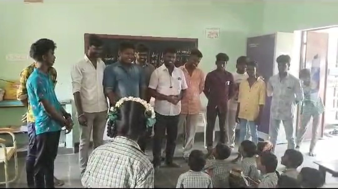 TvmiTrends's tweet photo. 49th Thalapathy Birthday Celebration 
#Kumbakonam - OTMP TEAM  

@Actorvijay @TVMIoffl @BussyAnand  @Jagadishbliss @UngalinHari #LEO 
@VijayFansTrends 

#ThalapathyVijayBirthday #TVMI  
#HBDThalapathyVIJAY #TeamOtmp 

#ThalapathyVijayMakkalIyakkham https://t.co/BqXrCC0jVw