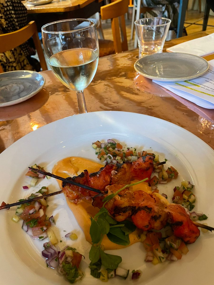 frazierjoneswm's tweet photo. Next week English Wine Tasting Evening @ The Hatton Arms
Places are £40pp
Email sward@hattonarms.com or call 01926 492427 to book your place.
For more info visit https://t.co/8muap8vBS2
📷Photos from last event
#Fraizerswine #hattonarms #winetasting #englishwines https://t.co/ofkXOB8lNS