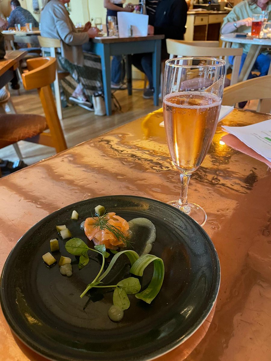frazierjoneswm's tweet photo. Next week English Wine Tasting Evening @ The Hatton Arms
Places are £40pp
Email sward@hattonarms.com or call 01926 492427 to book your place.
For more info visit https://t.co/8muap8vBS2
📷Photos from last event
#Fraizerswine #hattonarms #winetasting #englishwines https://t.co/ofkXOB8lNS