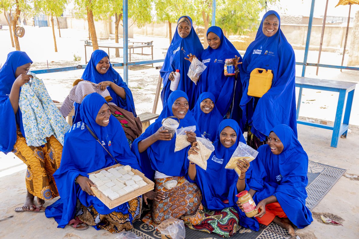 plan_niger's tweet photo. Grâce au projet Résilience des jeunes financé par @planbelgique et @BelgiumMFA, 800 jeunes ont ete formés en menuiserie, cosmétiques, transformation agroalimentaire. Ils recevront un kit d'installation (150 000 FCFA) afin de faciliter la création de leur activité microentreprise. https://t.co/GOzGUpEC6F