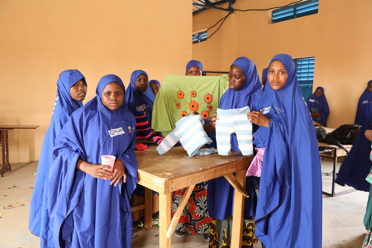 plan_niger's tweet photo. Grâce au projet Résilience des jeunes financé par @planbelgique et @BelgiumMFA, 800 jeunes ont ete formés en menuiserie, cosmétiques, transformation agroalimentaire. Ils recevront un kit d'installation (150 000 FCFA) afin de faciliter la création de leur activité microentreprise. https://t.co/GOzGUpEC6F