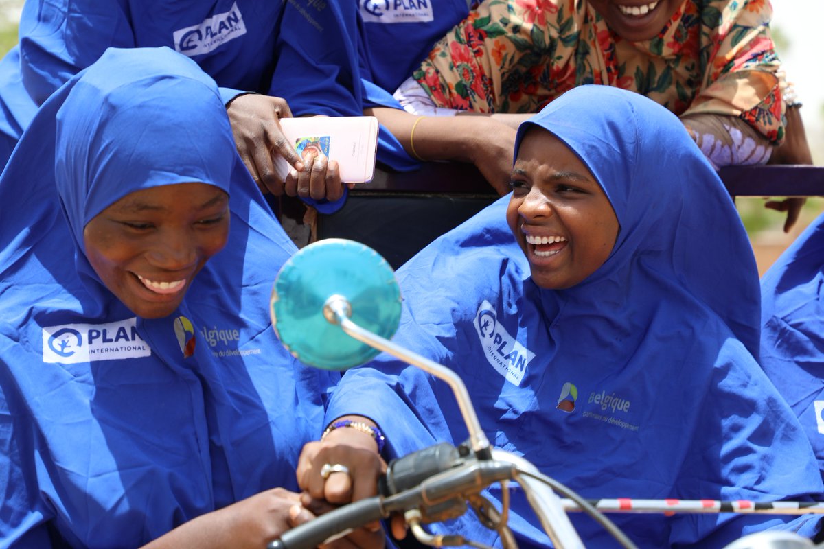 plan_niger's tweet photo. Grâce au projet Résilience des jeunes financé par @planbelgique et @BelgiumMFA, 800 jeunes ont ete formés en menuiserie, cosmétiques, transformation agroalimentaire. Ils recevront un kit d'installation (150 000 FCFA) afin de faciliter la création de leur activité microentreprise. https://t.co/GOzGUpEC6F