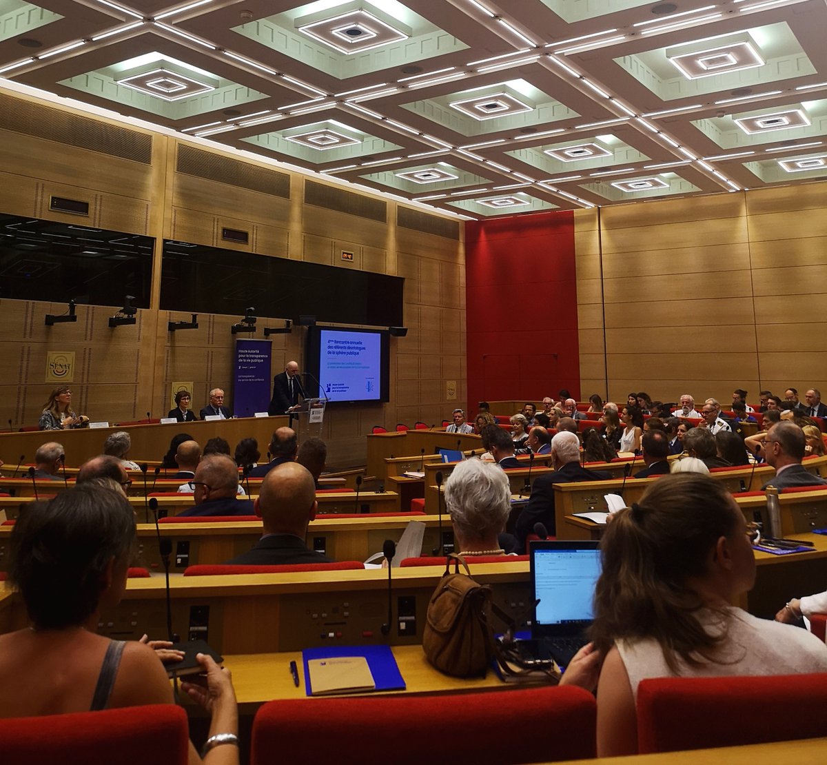 #Déontologie – Aujourd’hui se tient la 4e rencontre des référents déontologues de la sphère publique, organisée par la <a href="/HATVP/">HATVP</a> au palais du Luxembourg sur le thème de « la prévention des conflits d’intérêts, un enjeu de sécurisation de l’action publique »

<a href="/Senat/">Sénat</a> <a href="/cnfpt/">CNFPT</a>