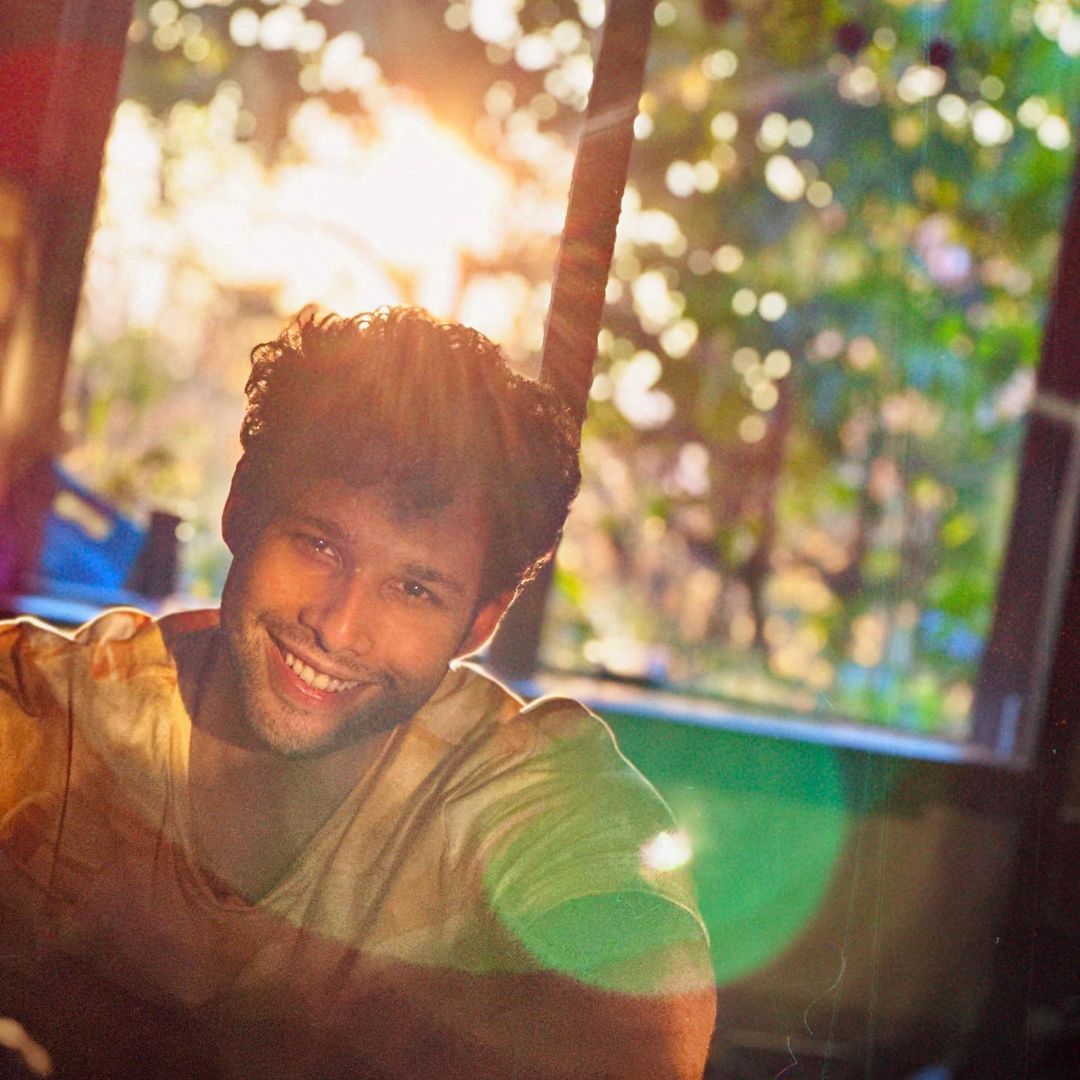 OMG! I just can't take my eyes off of his beautiful smile 😁😊
#siddhantchaturvedi #mostbeautifulsmile #Love  #handsome #crush #hot #smile #lovehime  #siddhant
