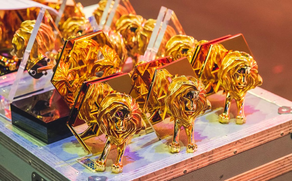 IPMARK (@ipmark) on Twitter photo Las agencias españoas acumulan ya 32 metales en la penúltima gala del certamen Cannes Lions 2023. En esta ocasión, recibieron metales: <a href="/OgilvyES/">Ogilvy Spain</a>, <a href="/CheilSpain/">Cheil Spain</a>, @VMLYRSpain y <a href="/leoburnett_es/">Leo Burnett Madrid</a>.
¡Felicidades!🥳
ipmark.com/espana-acumula… Las agencias españoas acumulan ya 32 metales en la penúltima gala del certamen Cannes Lions 2023. En esta ocasión, recibieron metales: <a href="/OgilvyES/">Ogilvy Spain</a>, <a href="/CheilSpain/">Cheil Spain</a>, @VMLYRSpain y <a href="/leoburnett_es/">Leo Burnett Madrid</a>.
¡Felicidades!🥳
ipmark.com/espana-acumula…