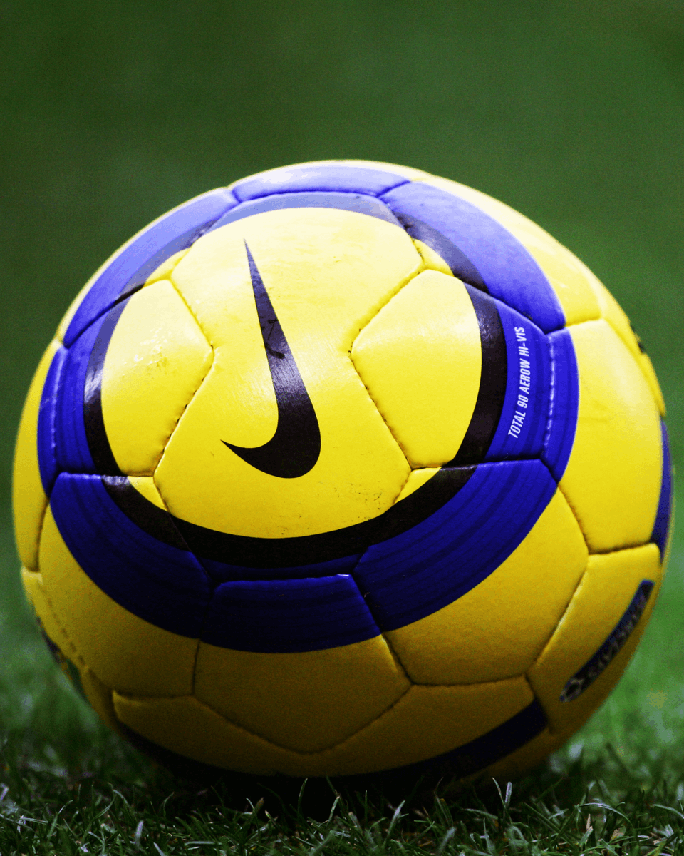 premierleague's tweet photo. Which #PL player do you think of when you see this ball? 🤔 https://t.co/25bIn1zRE0