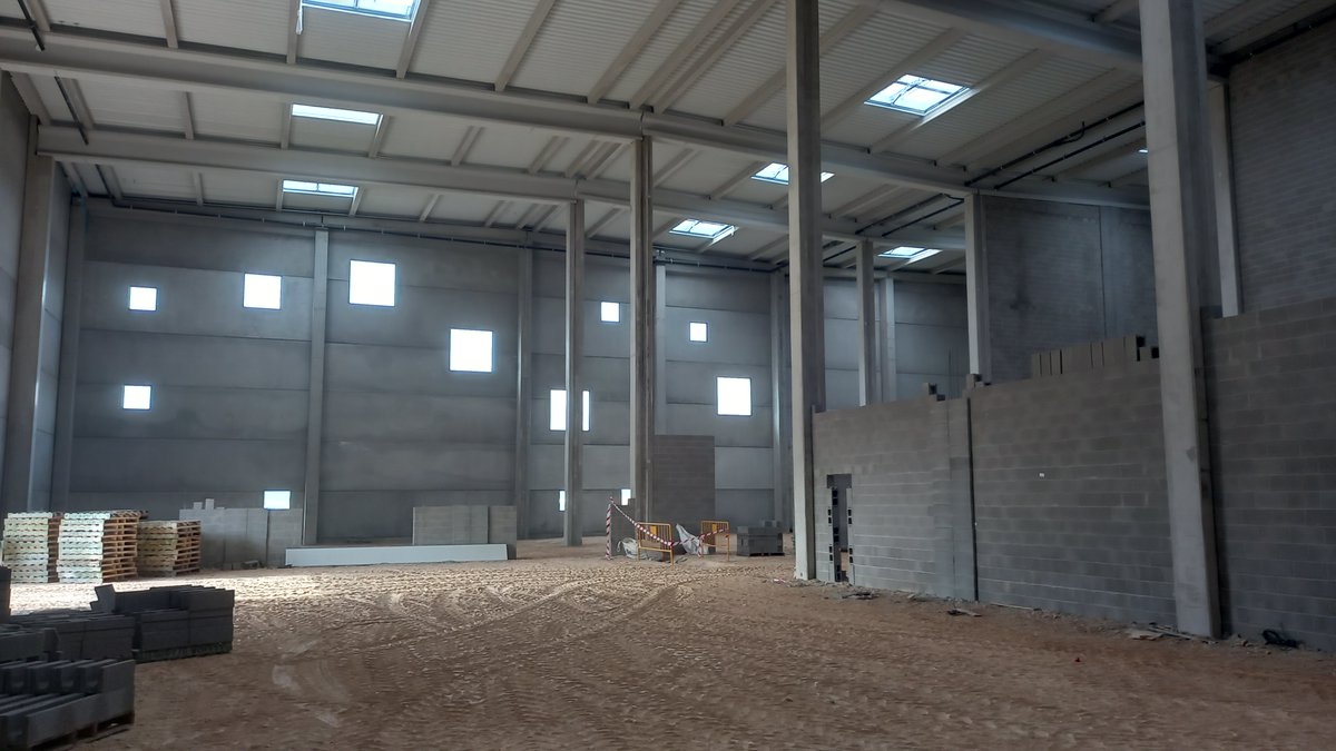 Las dos caras de la misma moneda 🪙, o las dos vistas de la misma fachada.

En este caso el 🔄 interior/exterior de nuestro último trabajo para ALB en 📍 La Bisbal del Penedés

+ info
onilsa.com/proyectos/alb-…

#onilsaedifica #onilsa #alb #fachada #interior #exterior