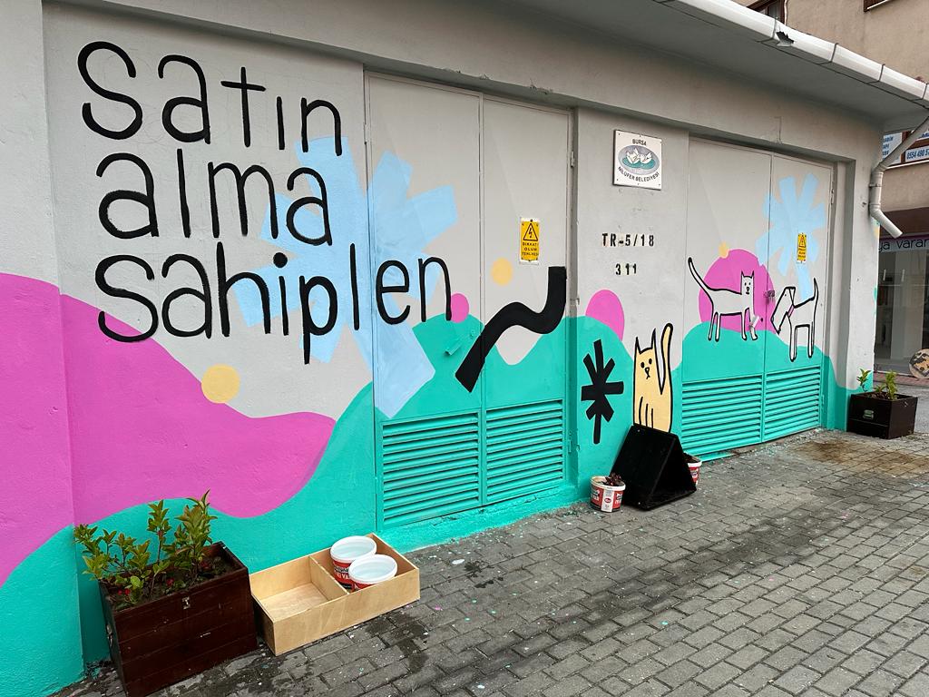thnilufer's tweet photo. Tamirhane ve Nilüfer Tasarım Atölyesi ile “Şok, Kıyı, Köşe” etkinliğimizi tamamladık. Mahalleyi, mahallelilerle güzelleştirdik. 🌿🌸🌺🎨🖌️🛠️ https://t.co/ZVl3yyePi7