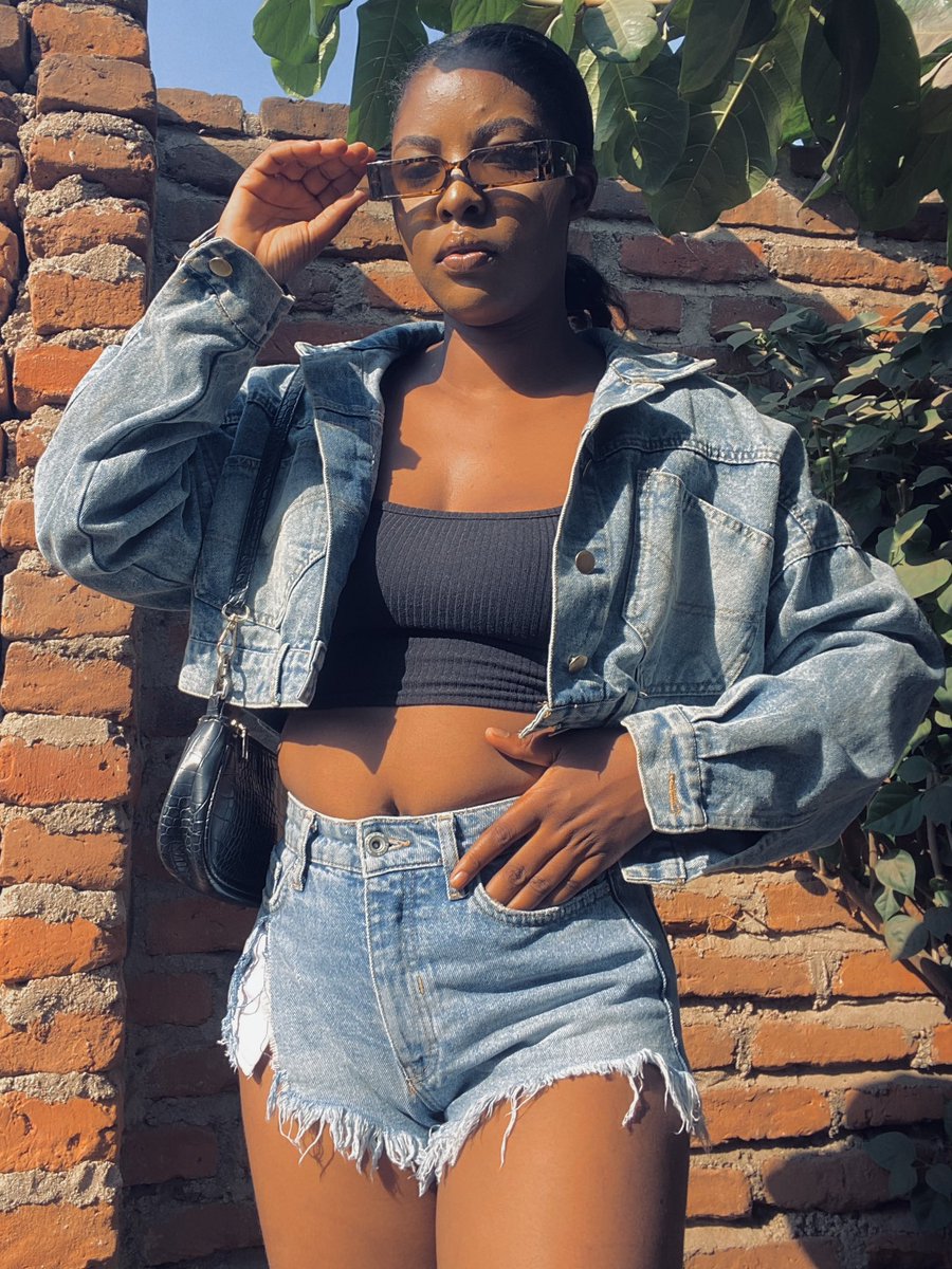 chikosana97's tweet photo. friday 🔥 https://t.co/e3f6zcAJif