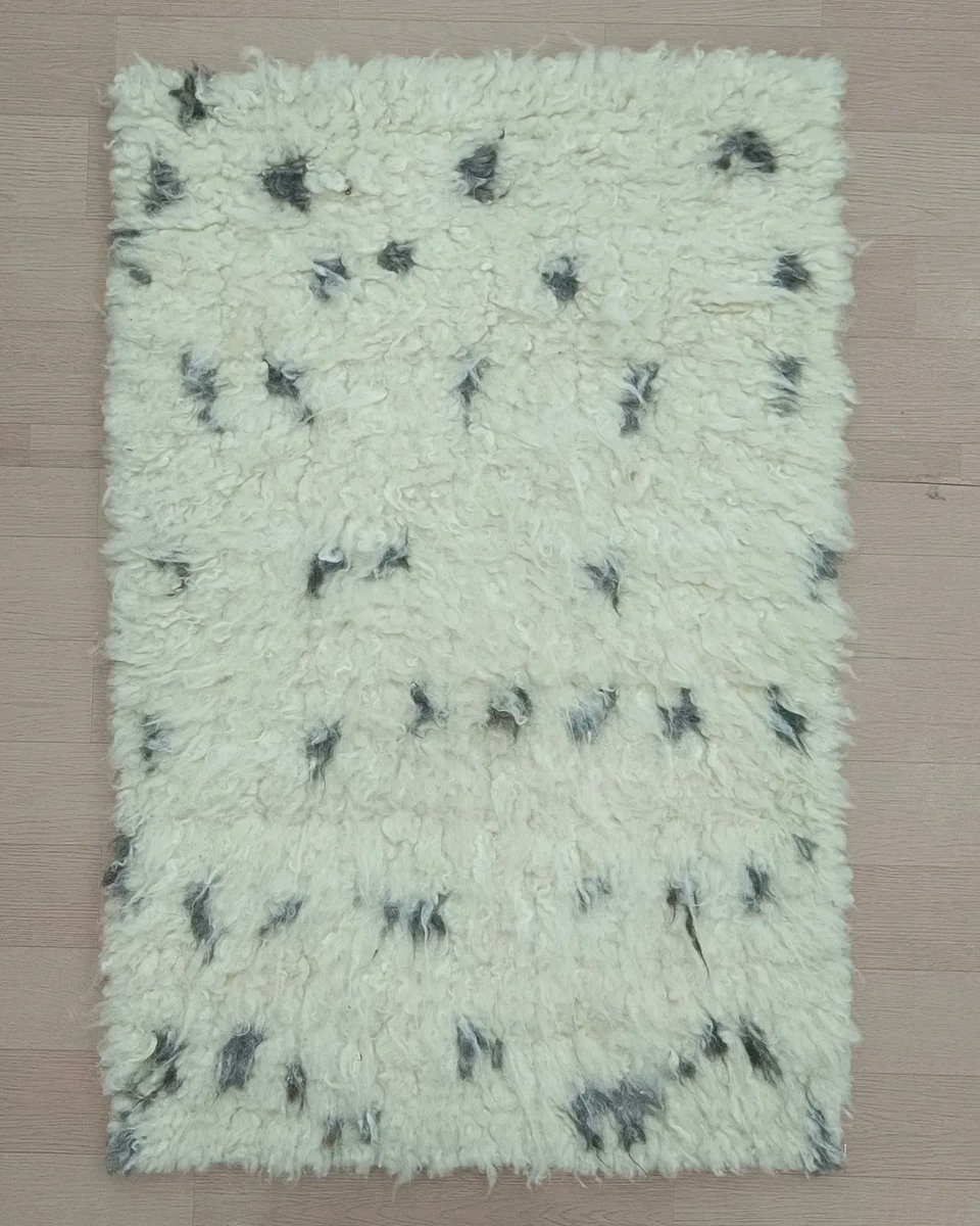 Handmade carpets and rugs.
Method - Hand-knots
Material - NZ Wool 
#handmadewithlove❤️ #handspunyarn #handmade #handknotted #nature #rugs #carpets #floor #instagram #indianrugs #indoor #interior #interiordesign #wool #architecture #handcrafted #ruralcrafts #rugagency #export