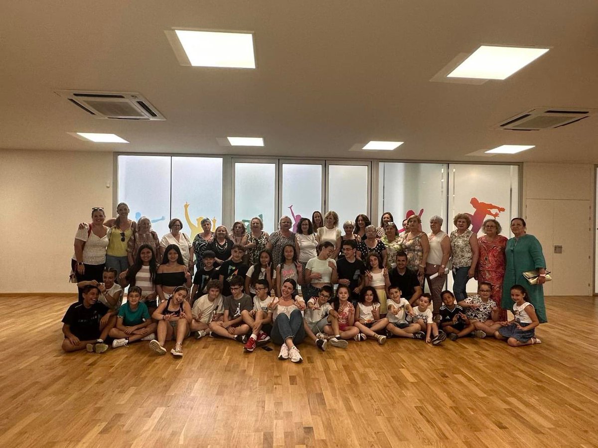 Clausura de los cursos del Centro Vuela Guadalinfo Viator.
Agradecer a su profe Aurora por todo el cariño y trabajo durante el curso 2022/2023 y a todas las personas que han asistido y participado en todas y cada una de las actividades. 
¡Feliz verano! y nos vemos en septiembre