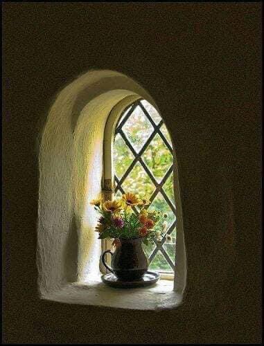 Rojbaş u pariluys canlar gunaydın 🥰🙋‍♀️☕️✍️💖
Eskiden evlerin iç pencereleri böyledi çiçek yetiştirilirdi 😁🌺💐🌸