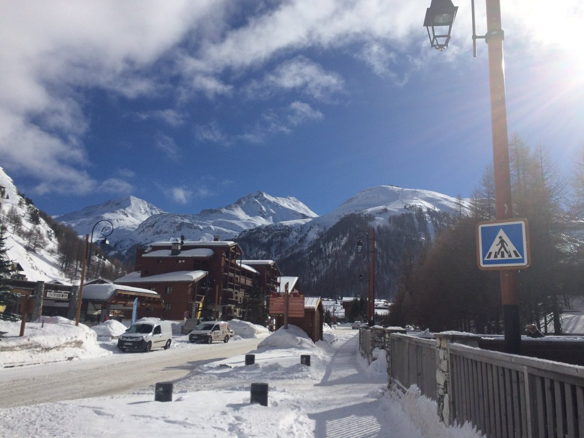 simplyvaldisere's tweet photo. Reopening of the #coldeliseran road
between #valdisere and #bonnevalsurarc is expected
at 5pm today ☺️ #frenchalps #mountainlife #tignes https://t.co/XrCzjWNB23