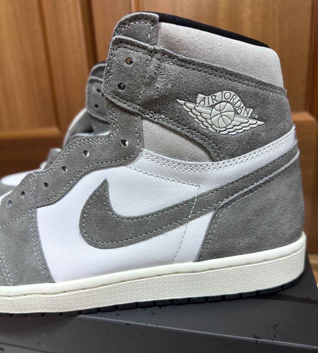 asatakuasataku's tweet photo. 箱ボコボコじゃなく到着🛬しました
🎊🎉🍾😭
二足目😊
#sizeofficial https://t.co/Ei5kdKRyNJ