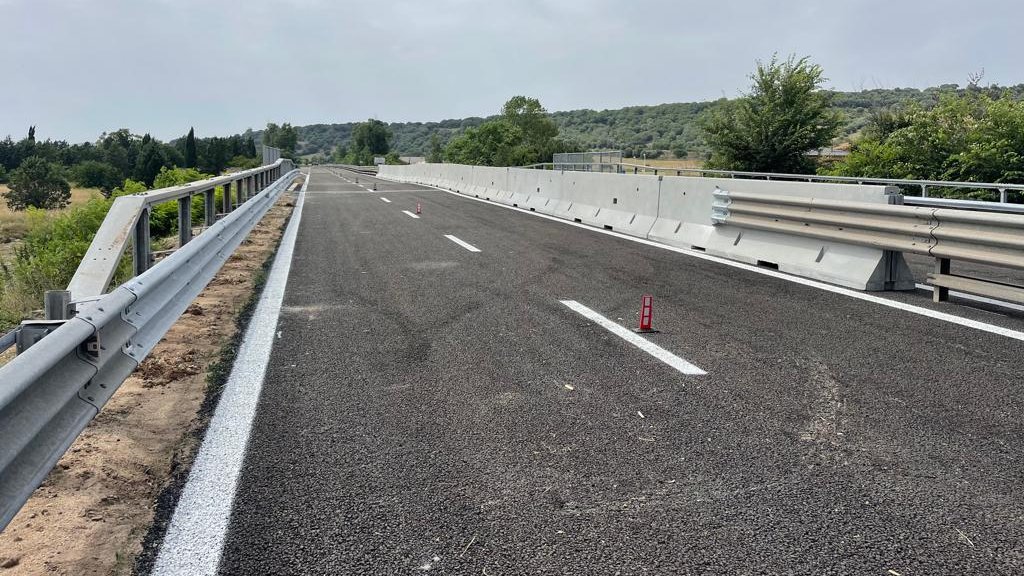 StradeAnas's tweet photo. 📍#Sardegna
🚧 Conclusi i lavori di ricostruzione del sovrappasso situato al km 186 della #SS131 “Carlo Felice”, a Siligo (SS).
#piùsicurezzaaltuoviaggio #Anas https://t.co/8l00PlVaPB