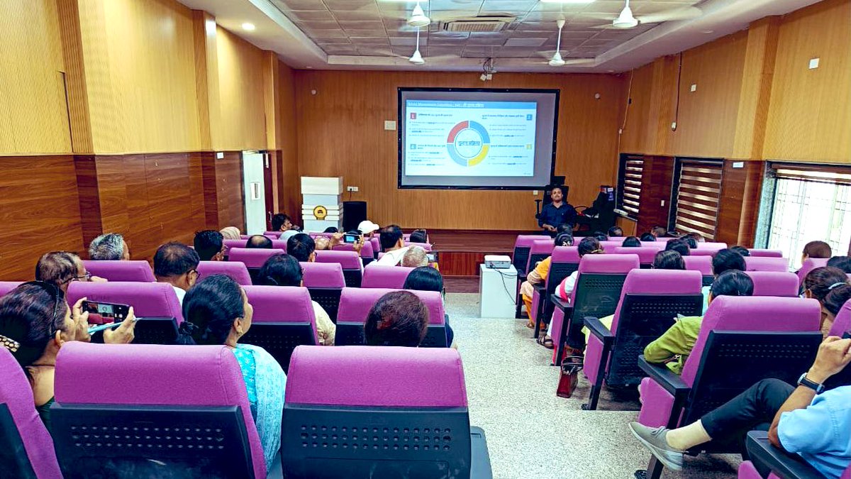 Dir_Education's tweet image. A one day training session was organised for Principals &amp;amp; Incharges of MCD schools regarding SMC Elections @SCERT2021 

Mentor Teachers of DoE and Team @DelhiSMC felicitated these sessions, hand holding &amp;amp; asserting its importance &amp;amp; functioning in their schools!
#CommunityConnect