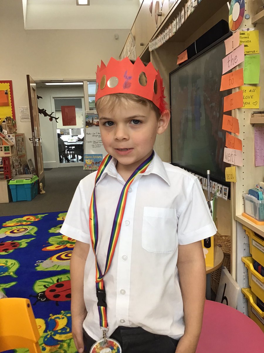 SPMVMrsPrice's tweet photo. 🇬🇧GREAT BRITAIN🇬🇧We have been learning about Great Britain this week! Look at our beautiful royal crowns and Union Jack flags! #GreatBritain #Royal #King #Queen #MalvernVale https://t.co/lowCUuQNH2