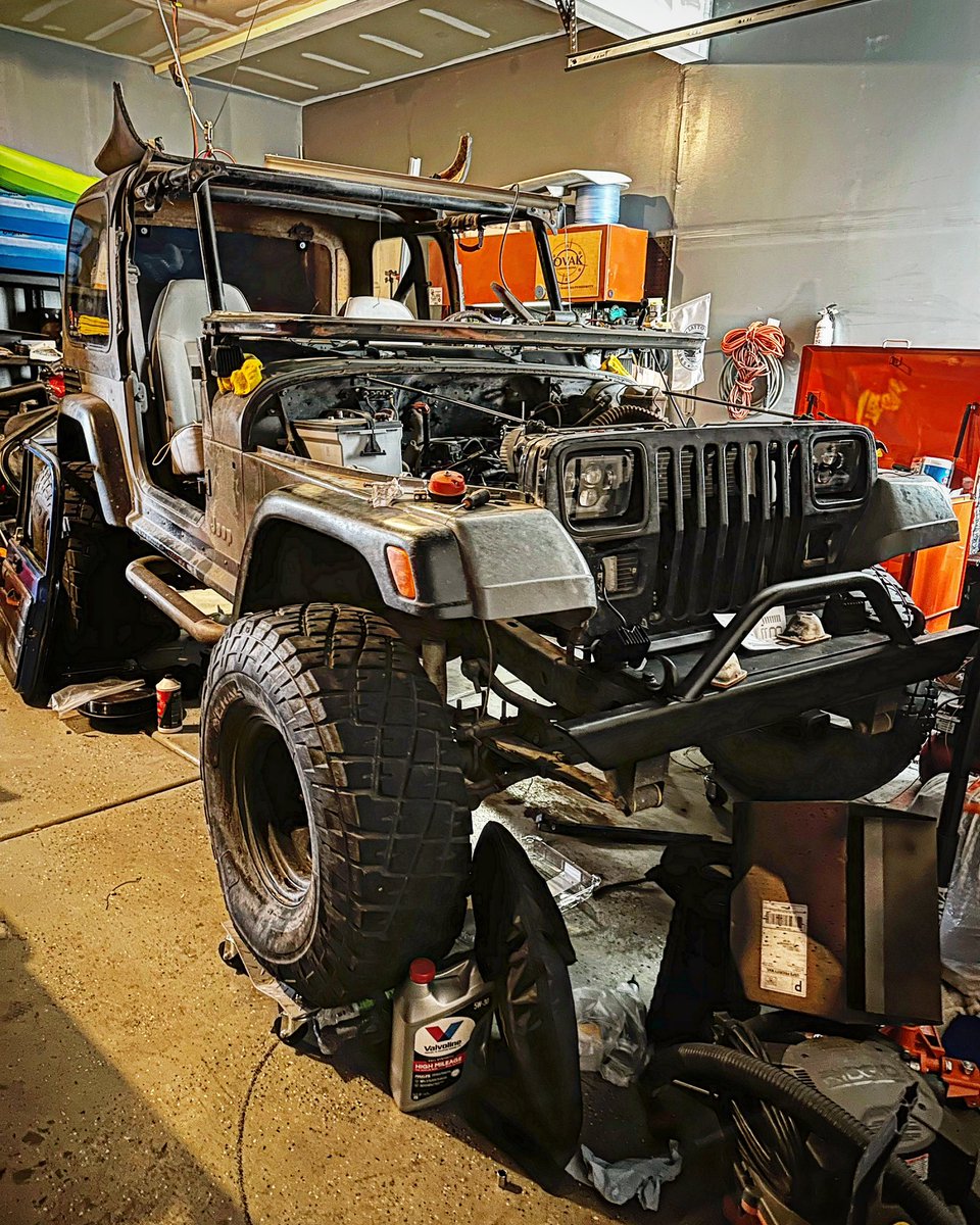 KrawlZone's tweet photo. Who’s awake with me? This late night Jeep tweet, brought to you by Insomnia!
Dream of the trail my friends… dream of the trail.
#jeeplife #offroad #builtbyme https://t.co/KkPDiIpJSQ