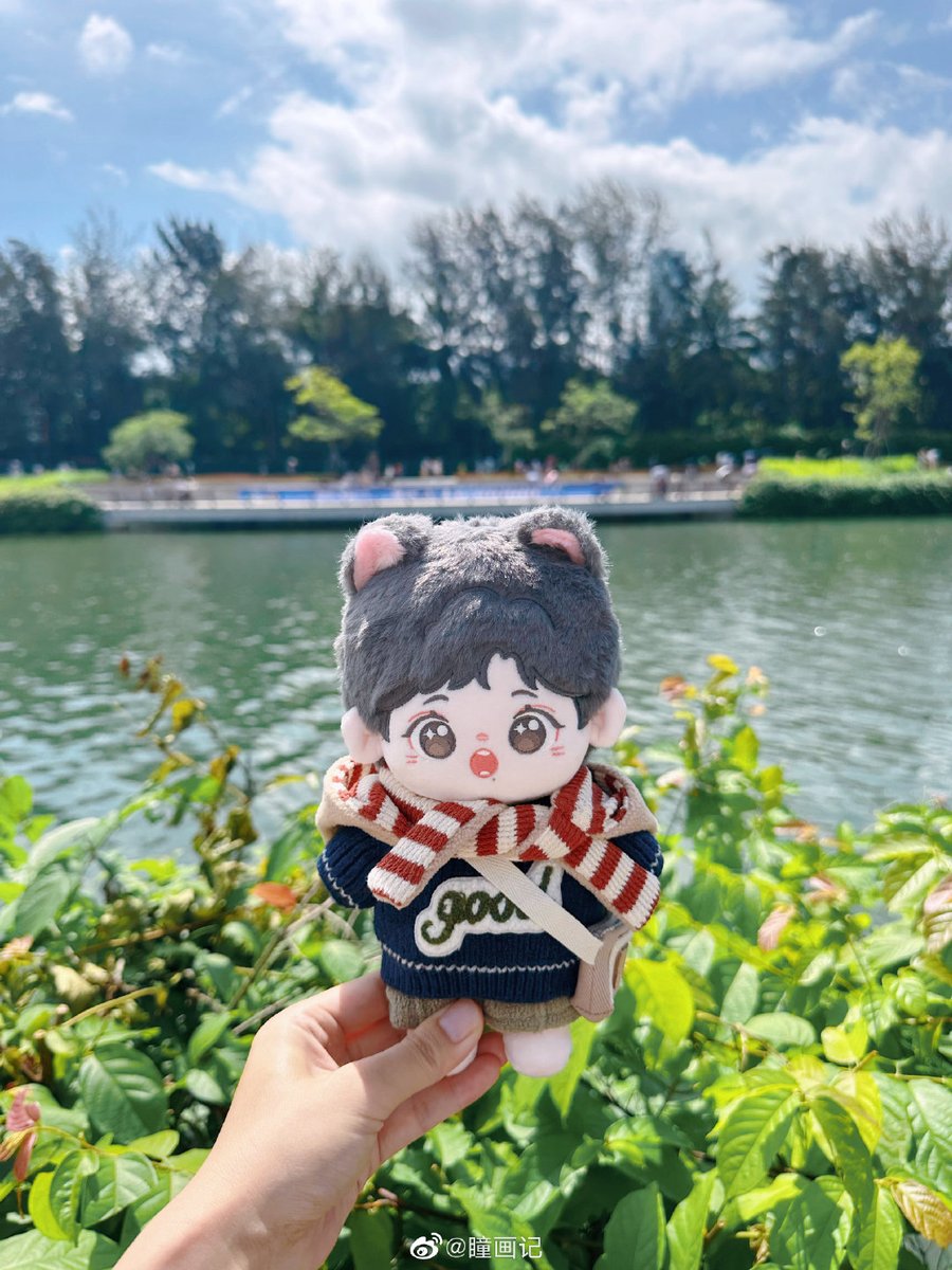 It's a lovely, summer day, perfect to watch the dragon boat race. #XiaoZhan

cr. 瞳画记 #XiaoZhan肖战 #SeanXiao #肖战 #샤오잔 #เซียวจ้าน #シャオ・ジャン