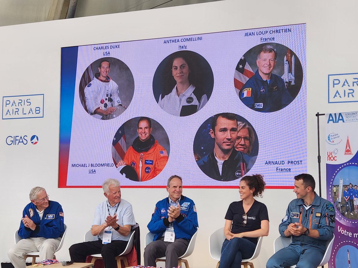 5 exceptional astronauts at #ParisAirLab this afternoon for the #RocketryChallenge prize-giving ceremony 👉 Charles Duke (🇺🇸), Anthea Comellini (🇮🇹), Jean-Loup Chrétien (🇫🇷), Michael J Bloomfield (🇺🇸), & Arnaud Prost (@Arno_astro 🇫🇷)
May the best win! 🚀🐔
#SIAE23 #ParisAirShow