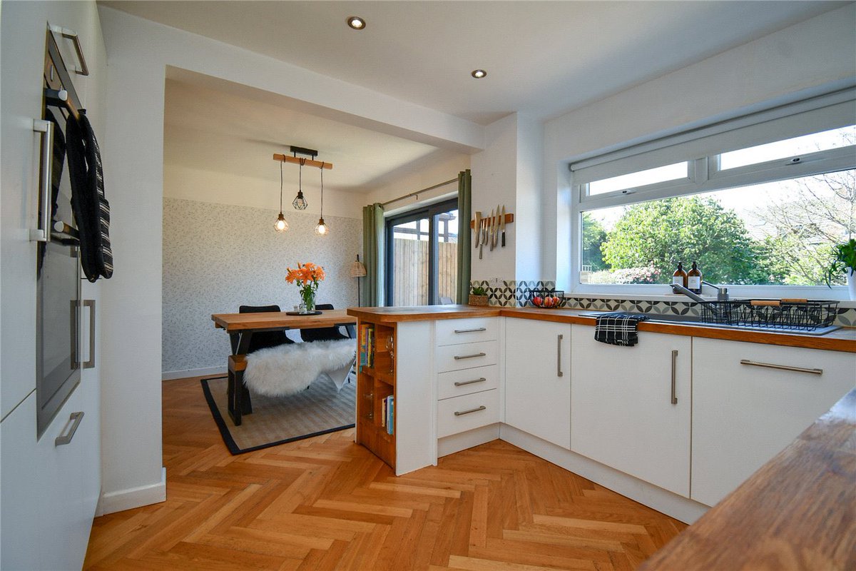 📍Lennox Lane, Bidston

💵 Offers over £290,000

🏡 Situated two minutes away from the train station, with views over the green in front. This stunning family home is not to be missed. With bright &amp; airy living areas downstairs, separate utility and three well-sized bedrooms.