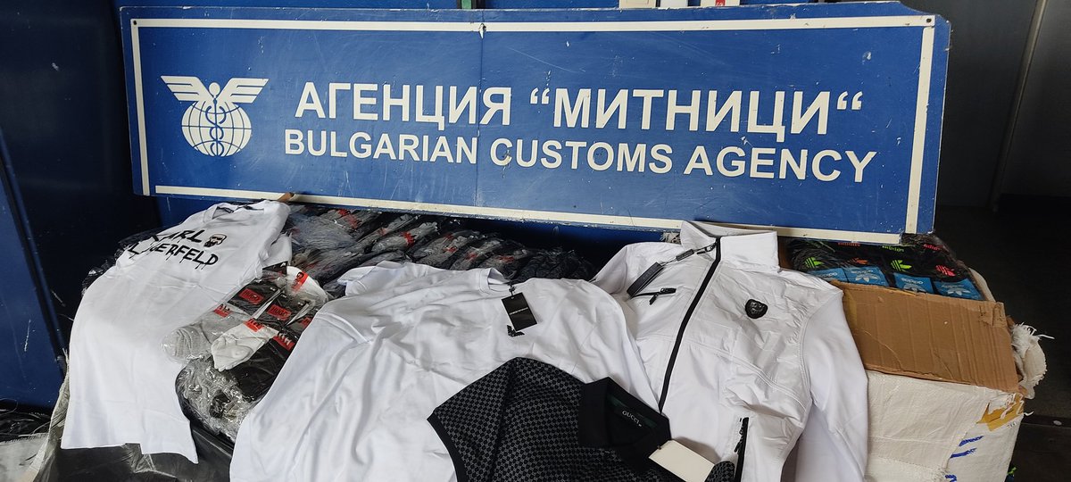 #FakeGoods may look enticing arranged in the store, but when they are counted in the Rousse Customs warehouse reveal their real face🤥👿. #CustomsBg officials seized 12,000 counterfeit goods, including children's clothing🙍‍♀️🙍👇
customs.bg/wps/portal/age…