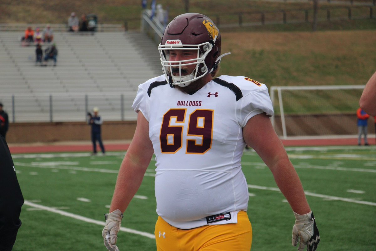 6⃣9⃣ Days til Kickoff! 

Player Spotlight: Justin Hull

🏡Chicago, IL
📚Engineering
🏈OL

Q: What is your favorite thing to do in your free time?

A: I like to sit by the creek with some of my teammates!

#EarnIt//#BulldogCountry