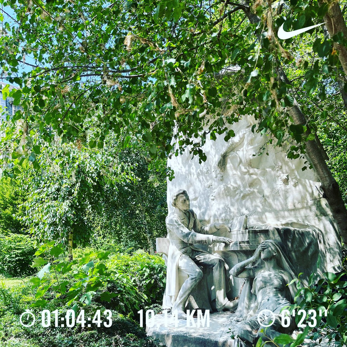 Le #parcmonceau est une valeur sûre par ce temps : 10 fontaines à dispo/km! #run #LunchBreak <a href="/Paris/">Paris</a> <a href="/run_et/">Run'In Crédit Mutuel et CIC</a>