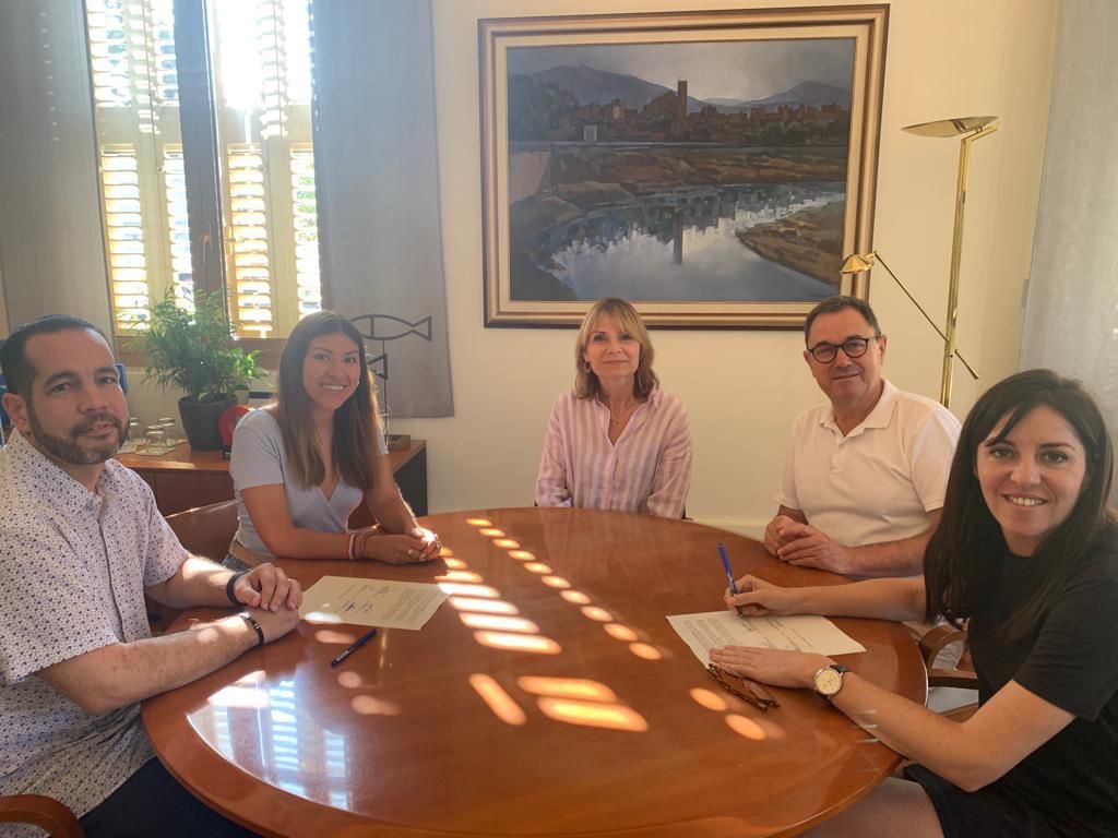 Des de #SantBoi en Comú Podem hem arribat a un acord amb el PSC per continuar impulsant polítiques progressistes, feministes i sostenibles que millorin la vida de les persones. 

Volem ser una força útil que treballarà sense descans per una ciutat millor!

#SumarPerTransformar