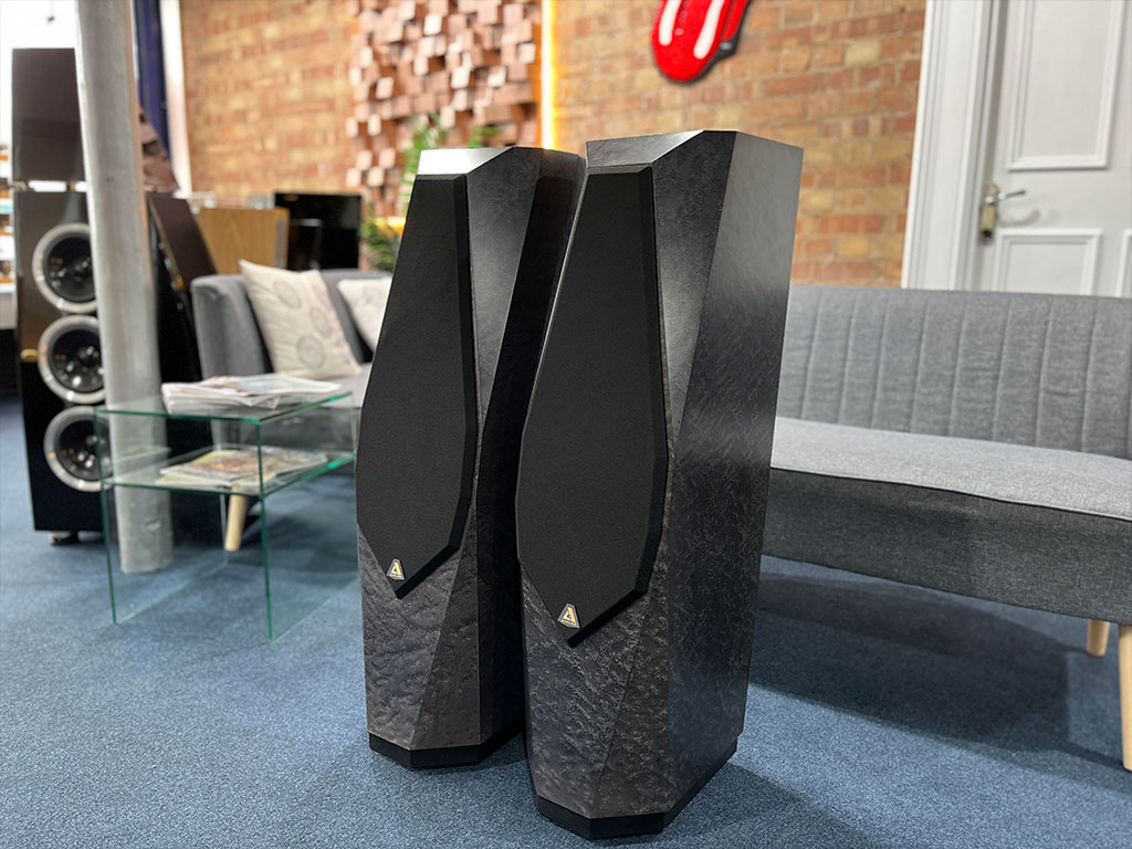 Martins #HiFi Mid-Summer Clearance #Sale has begun, this weekend we are concentrating on the amazing #highendaudio #speakers we have #exdemo and #premiumused from #bowerandwilkins #meridian #avalon and #PMC
#somethingfortheweekend