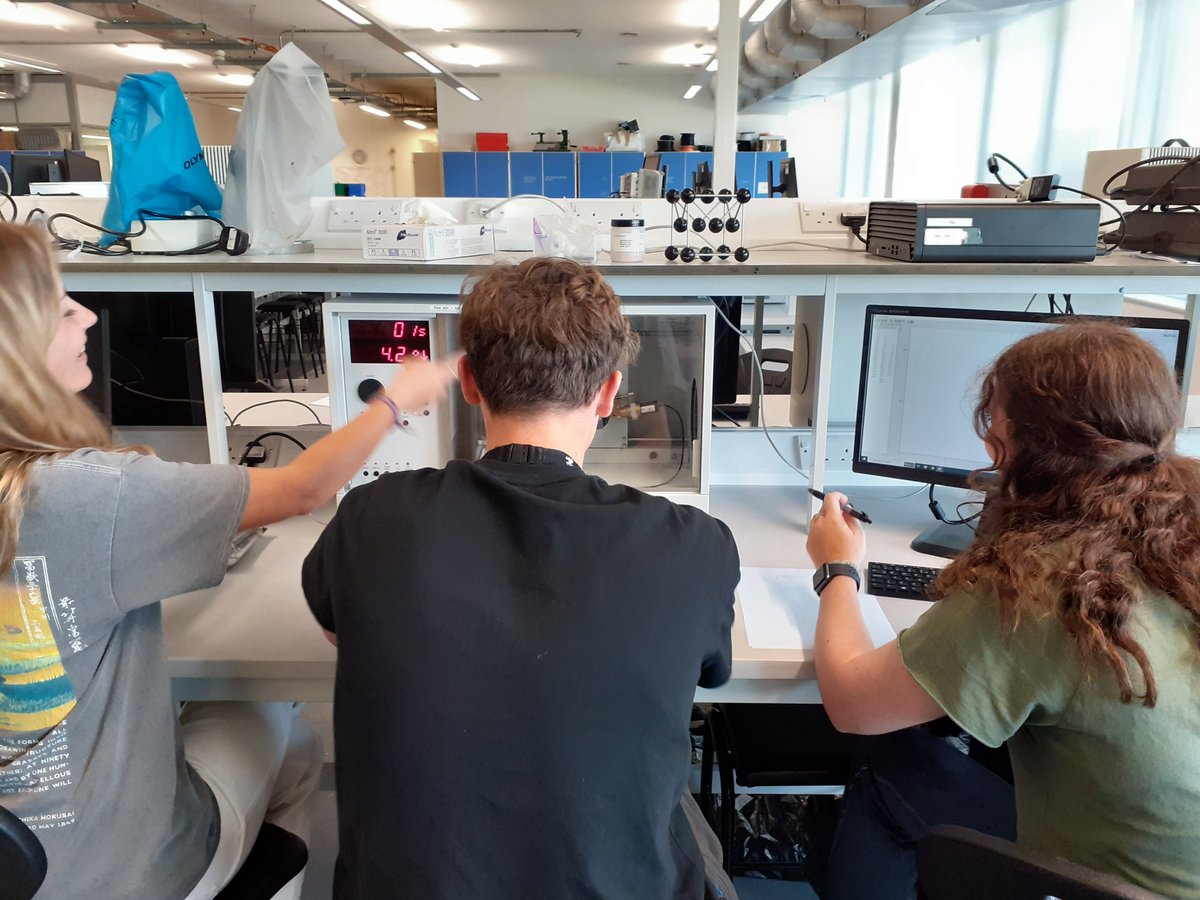 RalphAllenBath1's tweet photo. Awesome to see Year 12 Physicists at @UniofBath learning how to use the undergraduate laboratory equipment today! Thanks for having us @BathPhysics !  &amp; thanks for organising Mrs Muddle &amp; Mr Blair #personalbest 🧪⚛️ https://t.co/iv0auSFESE