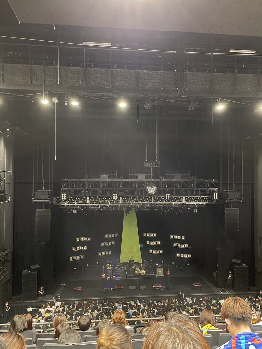 ___msvo's tweet photo. 名古屋は1階スタンディングで汗だく揉みくちゃになりながら見て、東京は2階指定席で曲も演出も落ち着いてしっかり見て、FCツアー2公演通してすごい贅沢な楽しみ方できたな~ ✌🏻 https://t.co/FvYIU7DNeA