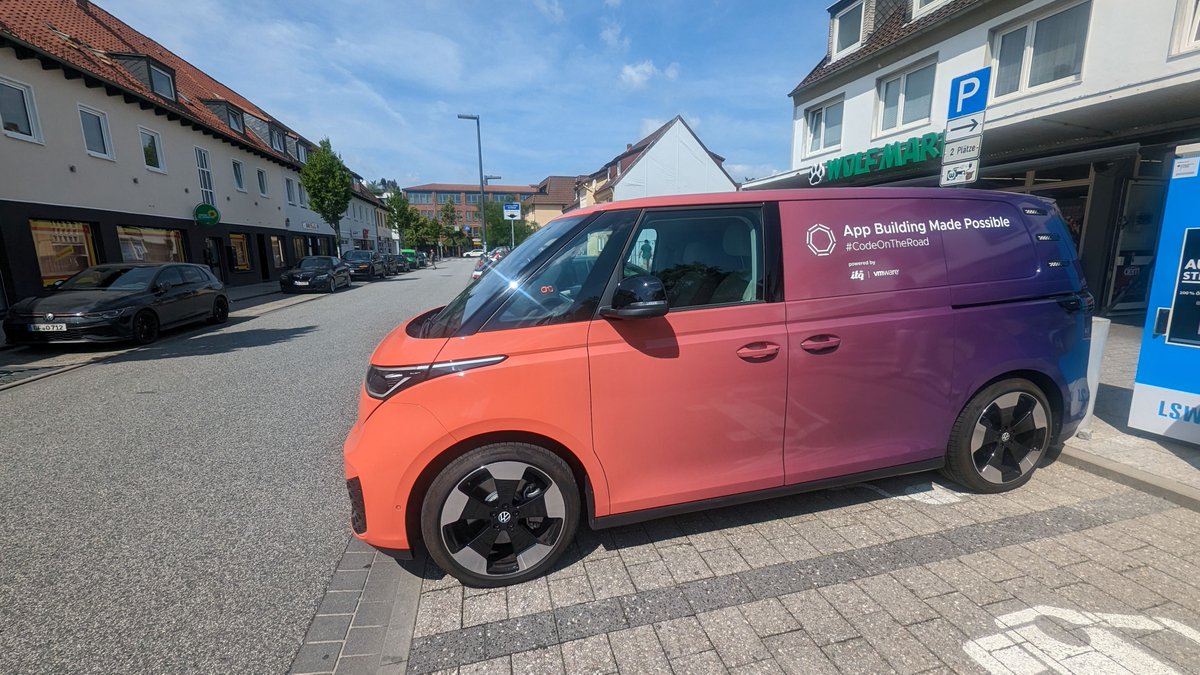 ITQ's tweet image. Maybe you&apos;ve seen this bus pass by on your timeline many times before or even see it driving by? We really enjoyed to be on the road with the #CodeOnTheRoad bus and it&apos;s so nice to be able to visit customers this way!

We really want to thank @VMware for making this possible!