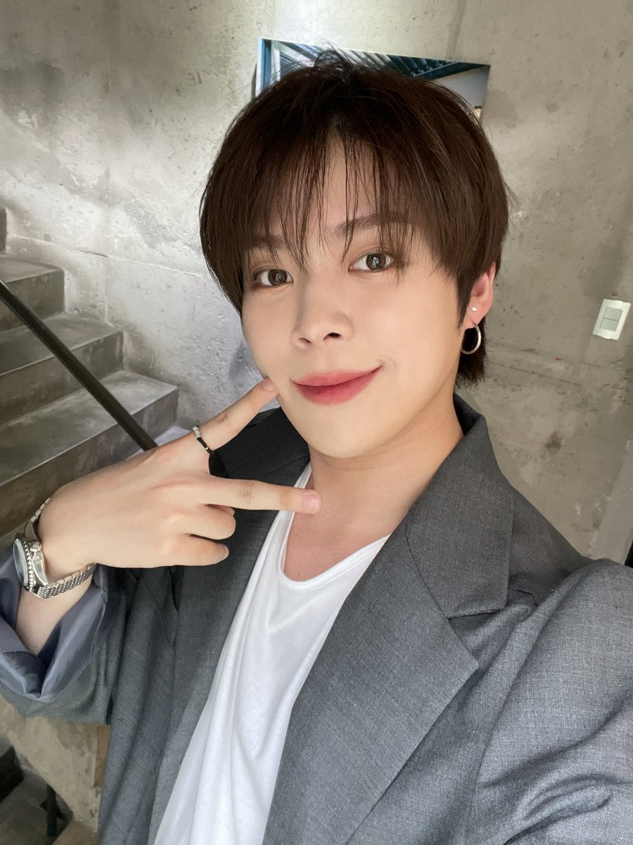 by_verivery's tweet photo. [#연호]

내일 봐🥹

#여노 #베러 #베리베리 #드림샵 #D_1 #💟 https://t.co/o9WW0SnDRh